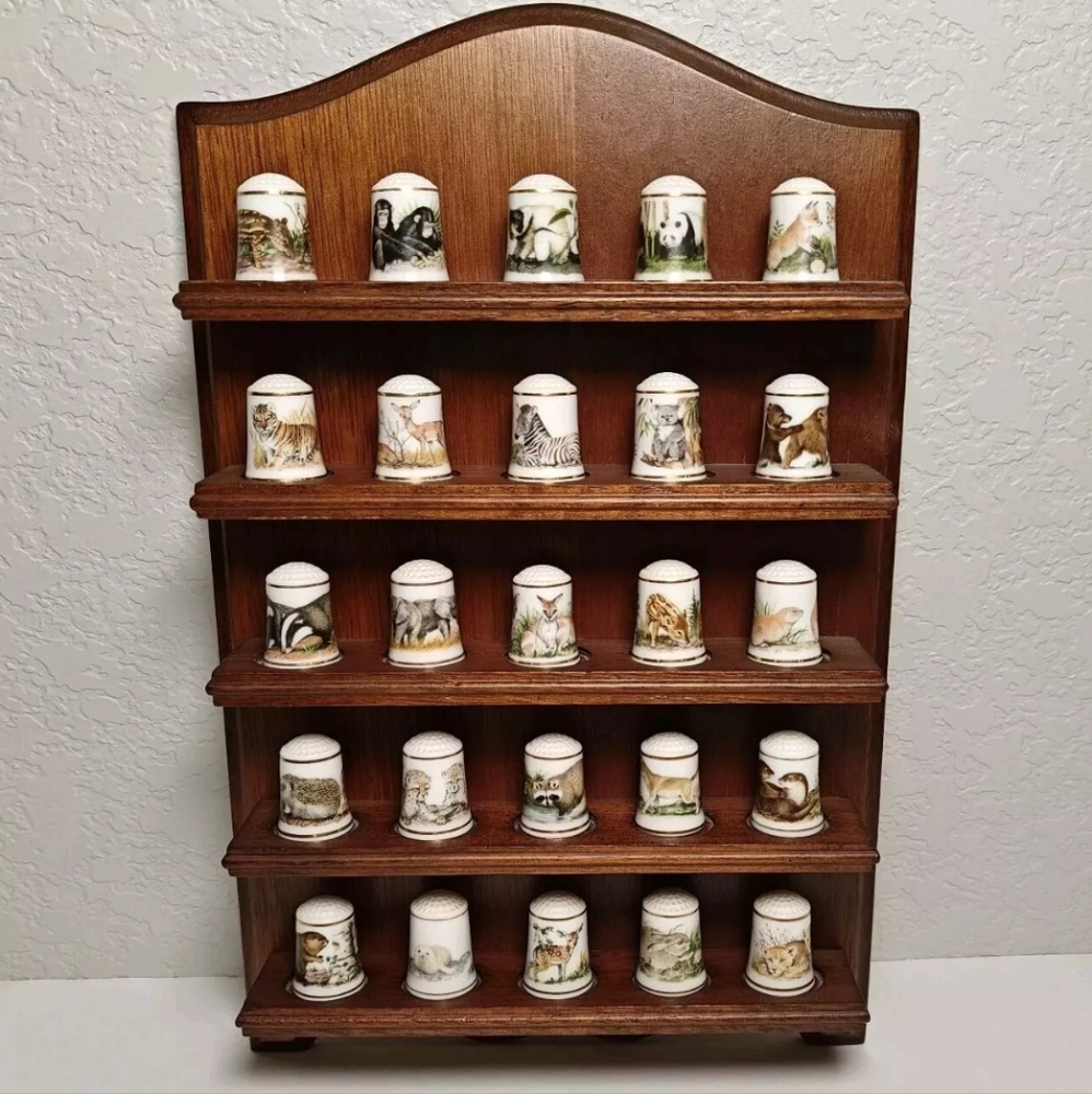 Complete set of 25 WWF animal babies Franklin mint thimbles with wooden display
